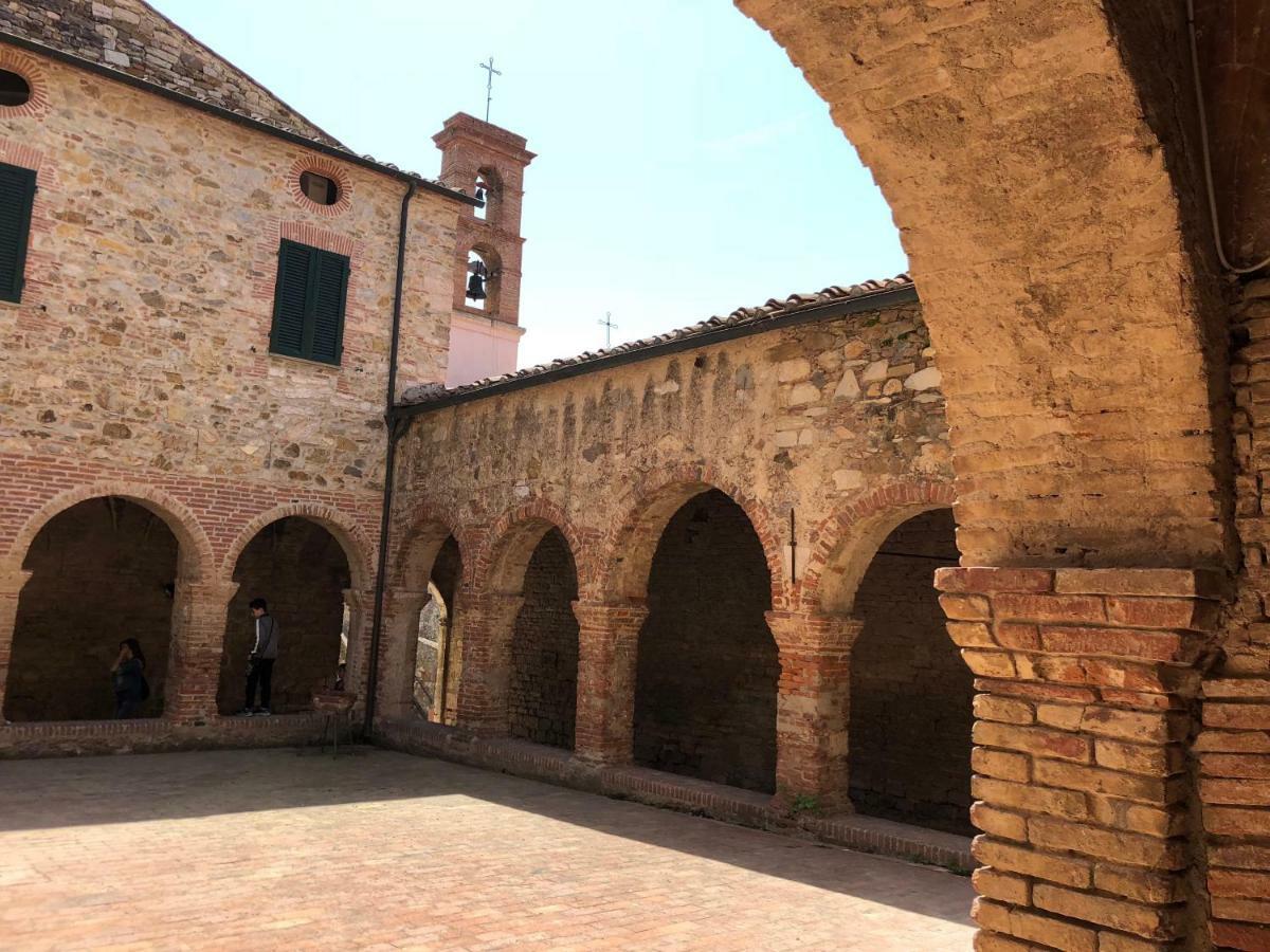Вілла La Casa Nel Castello E Il Giardino Segreto Суверето Екстер'єр фото